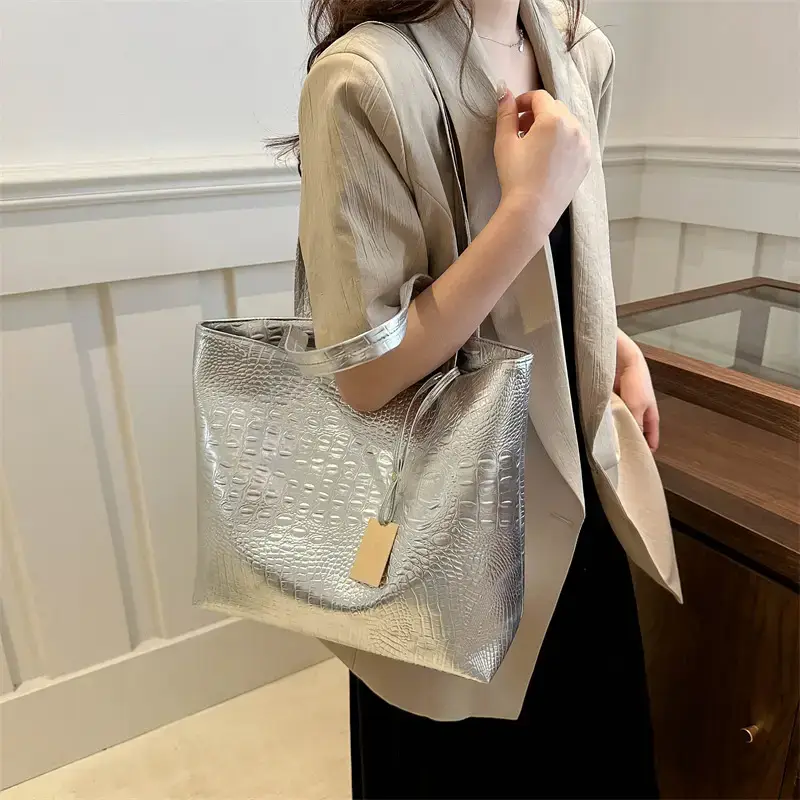 Large Capacity Crocodile Pattern Women's Bag