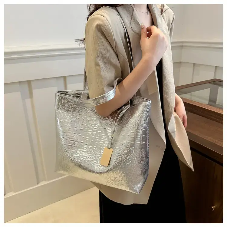 Large Capacity Crocodile Pattern Women's Bag — feature 15