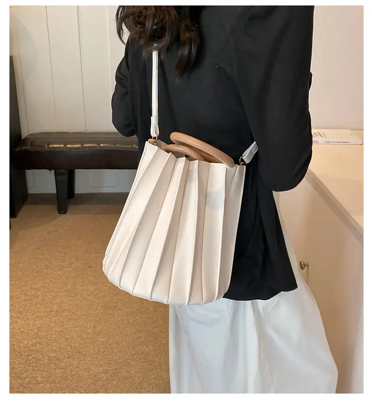 2026 Summer Pleated Bag for Women Crossbody Mobile — feature 10