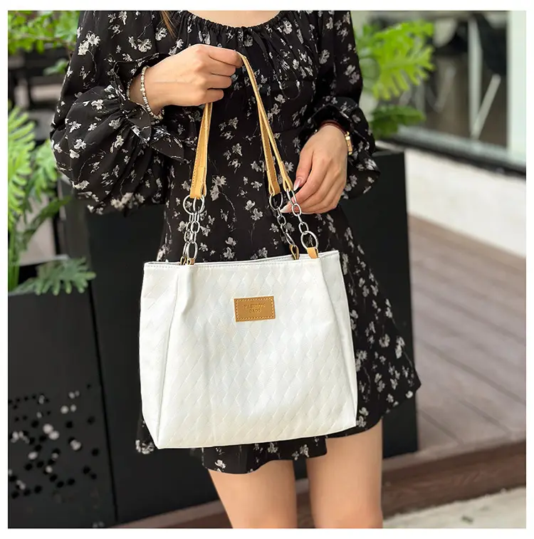 Large Capacity Women's Textured Shoulder Bag 2024 — feature 16