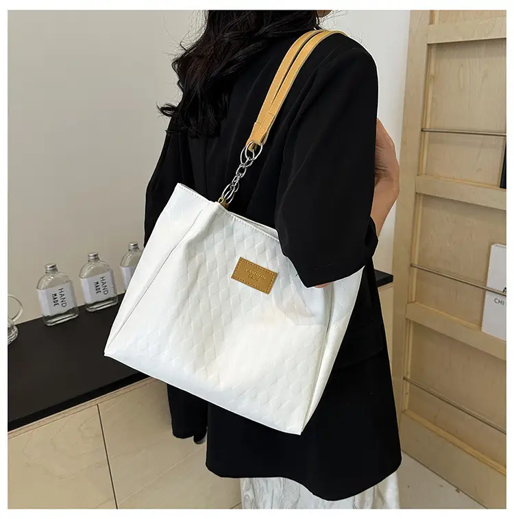 Large Capacity Women's Textured Shoulder Bag 2024 — feature 21