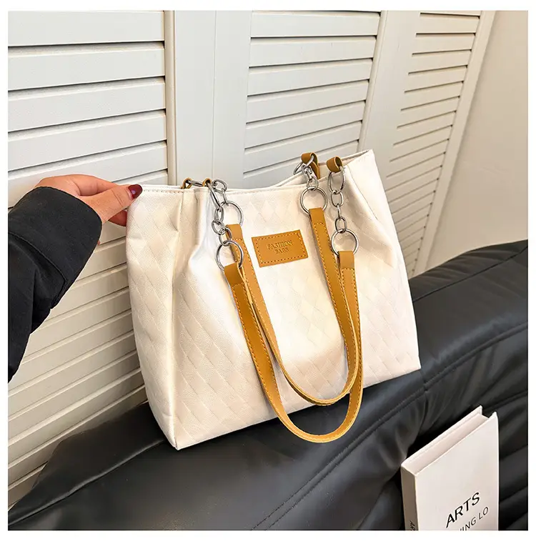 Large Capacity Women's Textured Shoulder Bag 2024 — feature 26
