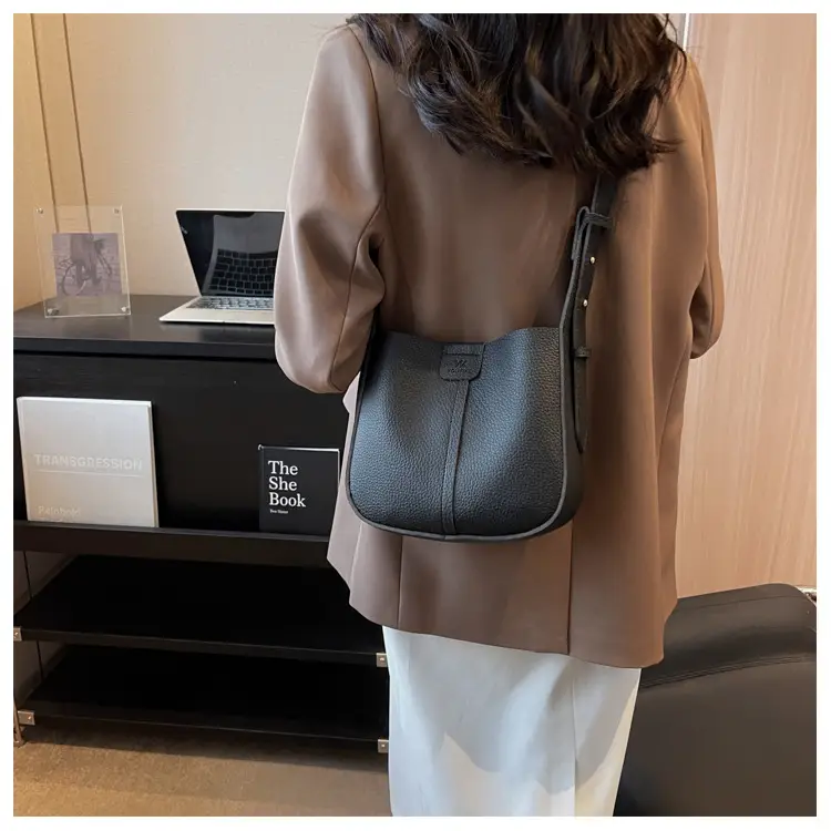 Women's Crossbody Bag Beige Leather Retro Commuter Style