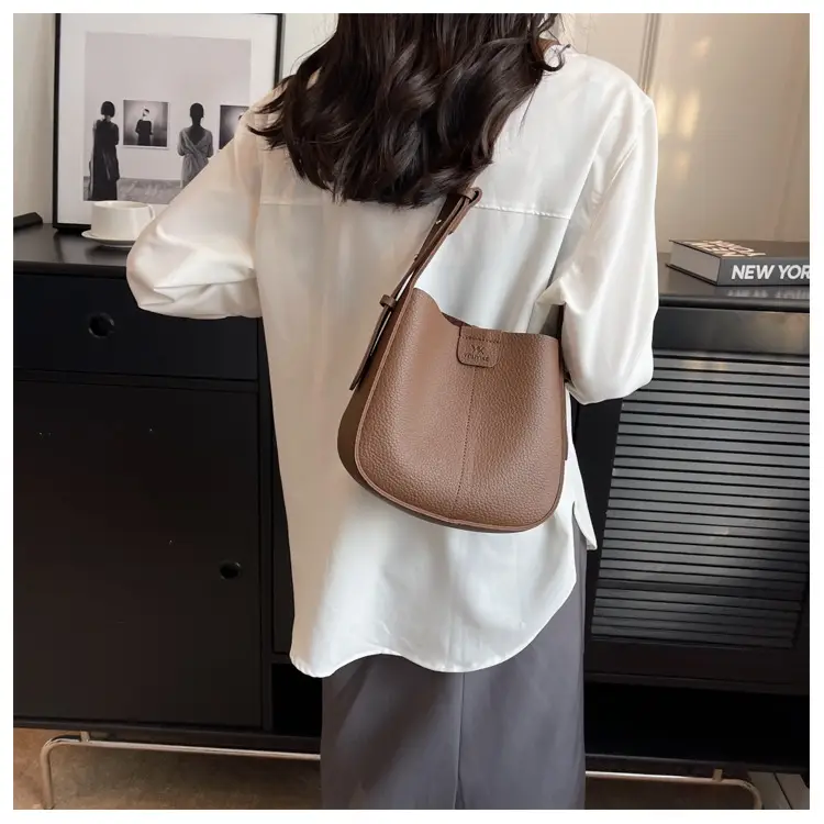 Women's Crossbody Bag Beige Leather Retro Commuter Style — feature 11