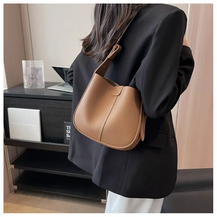 Women's Crossbody Bag Beige Leather Retro Commuter Style — feature 13