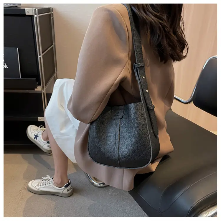Women's Crossbody Bag Beige Leather Retro Commuter Style — feature 15