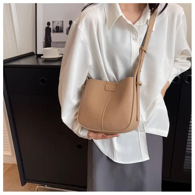 Women's Crossbody Bag Beige Leather Retro Commuter Style — feature 9