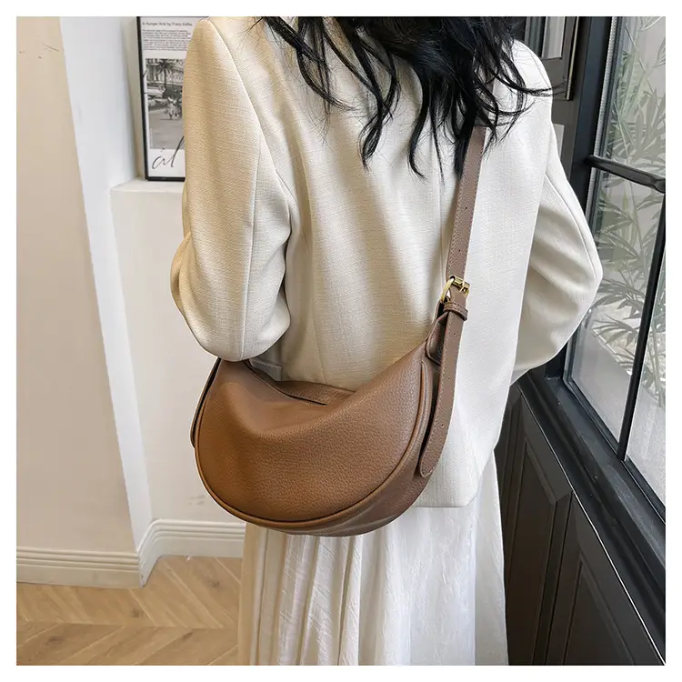 Vintage Underarm Crossbody Bag Brown Large Capacity — feature 10