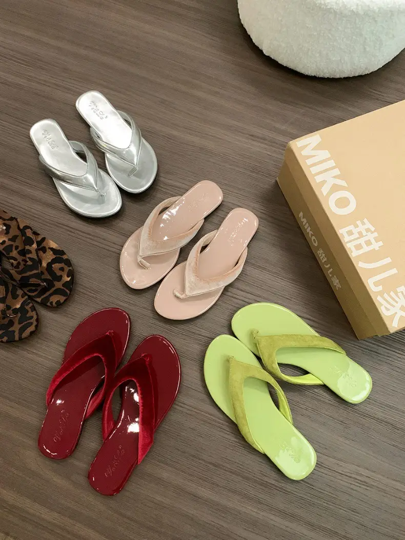 Flat Slippers Women's Summer Outer Wear New Korean-style Flip-flops French Retro Dress Elegant Toe Sandals — feature 1