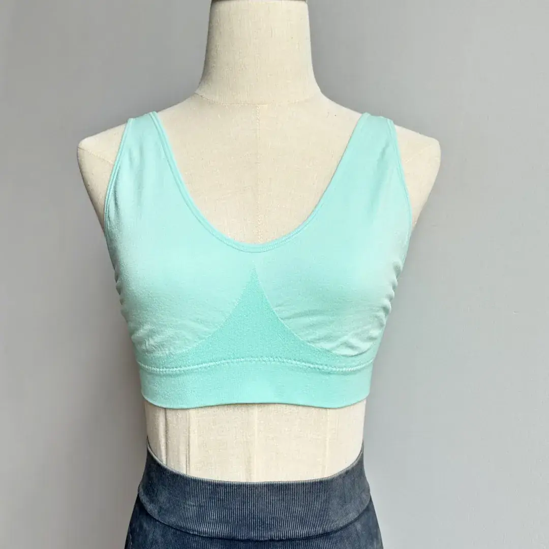 Women's Light Blue Crossbody Sports Bra with Wide Shoulder & Quick-Drying Fabric
