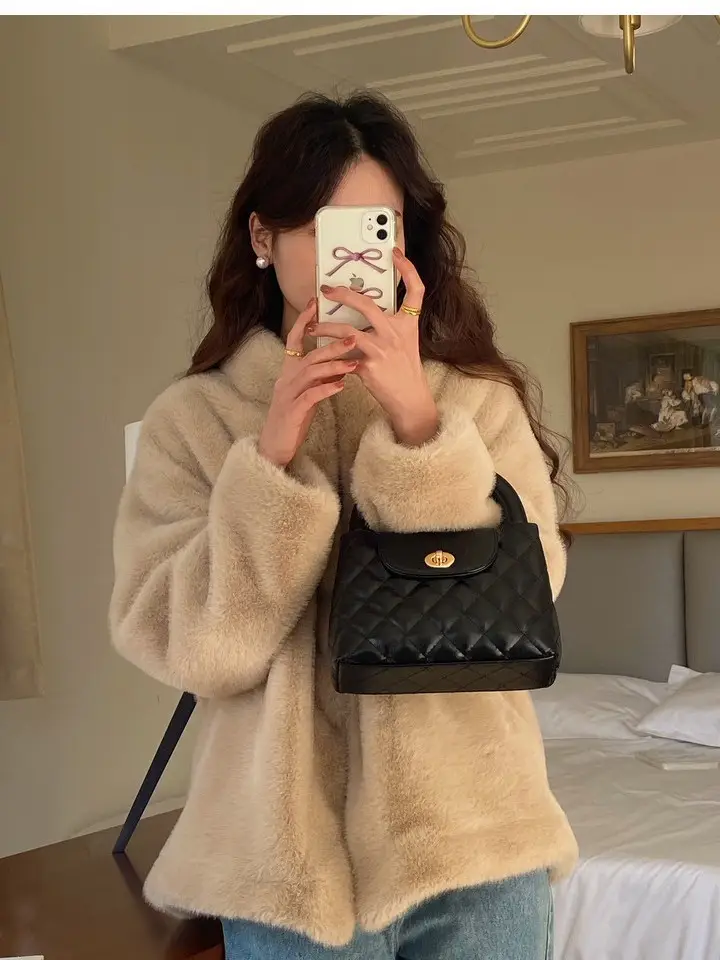 White Quilted Chain Handbag for Women - Image 6