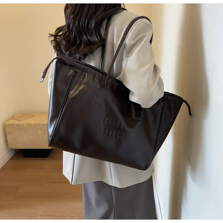 Women's Black Drawstring Shoulder Bag 2024 New — feature 12