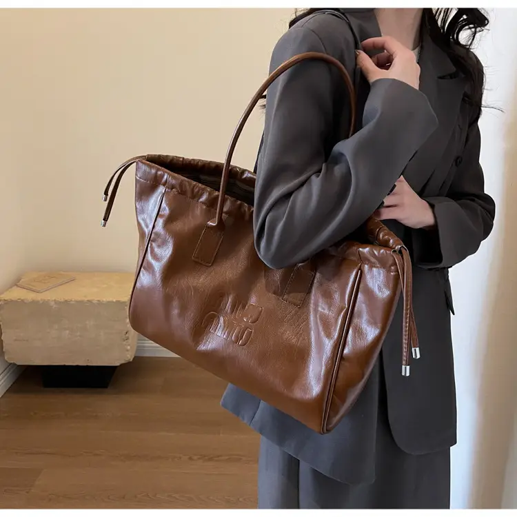 Women's Black Drawstring Shoulder Bag 2024 New — feature 8