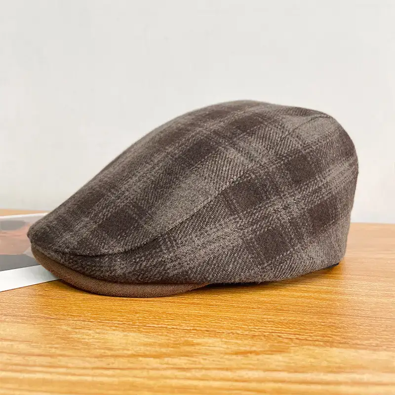 Forward-Pointing British Style Hat for Men — feature 26
