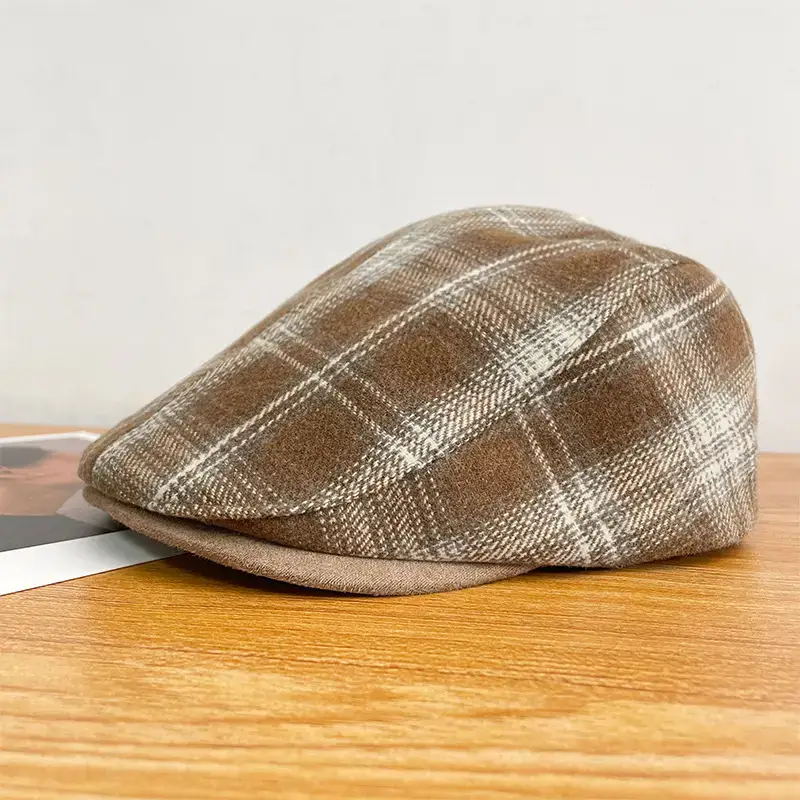 Forward-Pointing British Style Hat for Men — feature 27