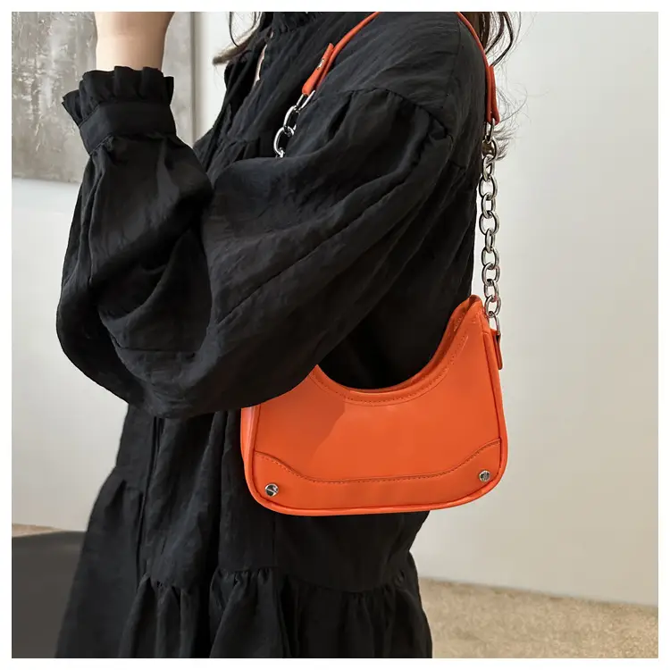 White Chain Shoulder Bag for Women Summer 2024 — feature 10