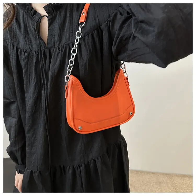 White Chain Shoulder Bag for Women Summer 2024 — feature 11