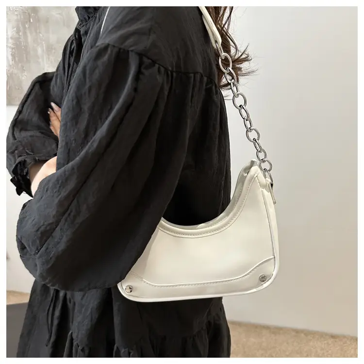 White Chain Shoulder Bag for Women Summer 2024 — feature 14