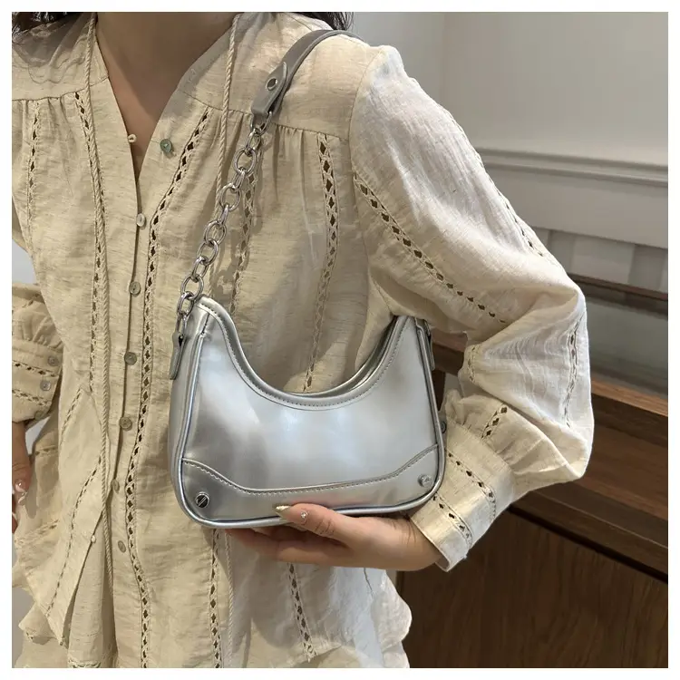 White Chain Shoulder Bag for Women Summer 2024 — feature 17