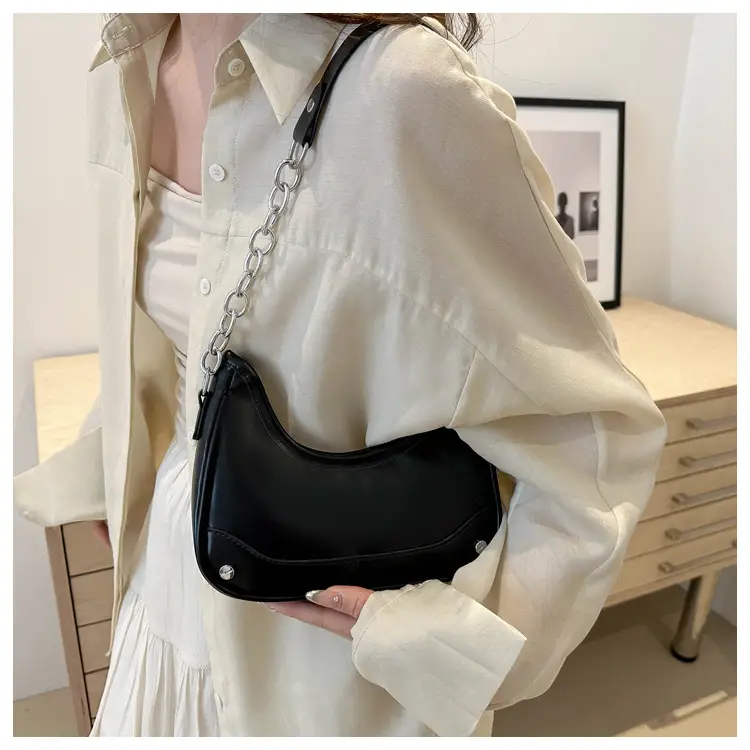 White Chain Shoulder Bag for Women Summer 2024 — feature 18