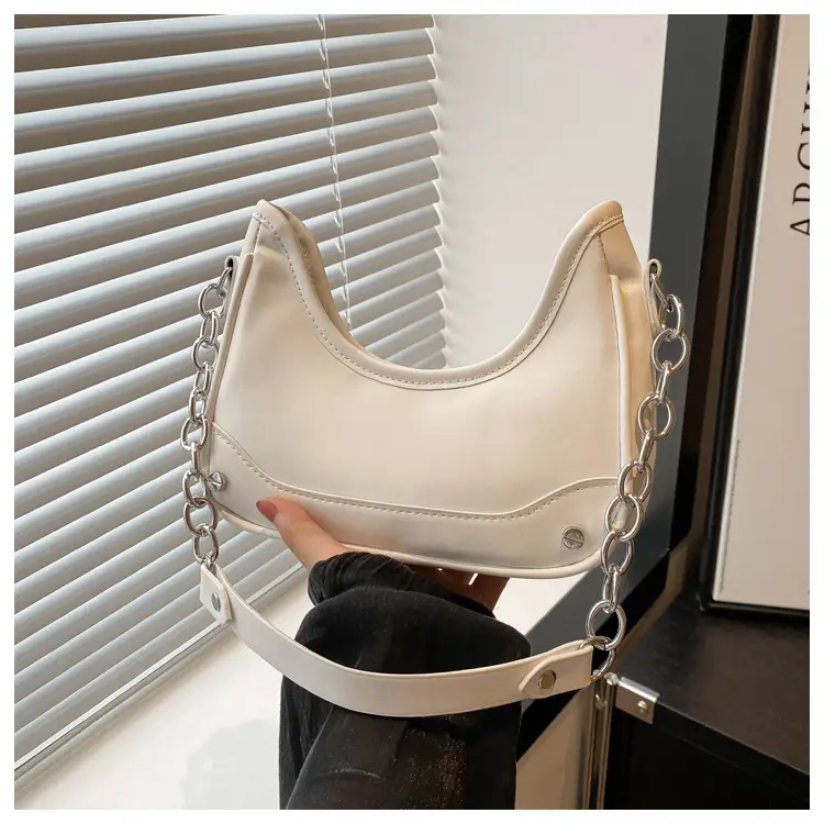 White Chain Shoulder Bag for Women Summer 2024 — feature 21