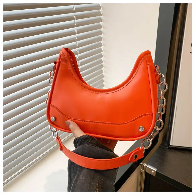 White Chain Shoulder Bag for Women Summer 2024 — feature 23
