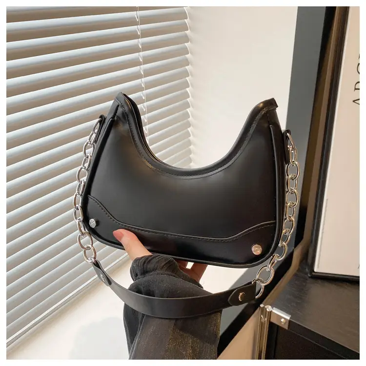 White Chain Shoulder Bag for Women Summer 2024 — feature 24