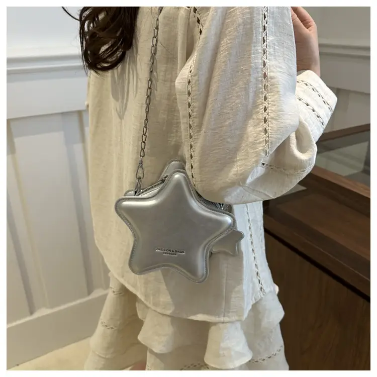 Five-Pawn Star Shoulder Bags for Women 2024 Spring Summer — feature 16