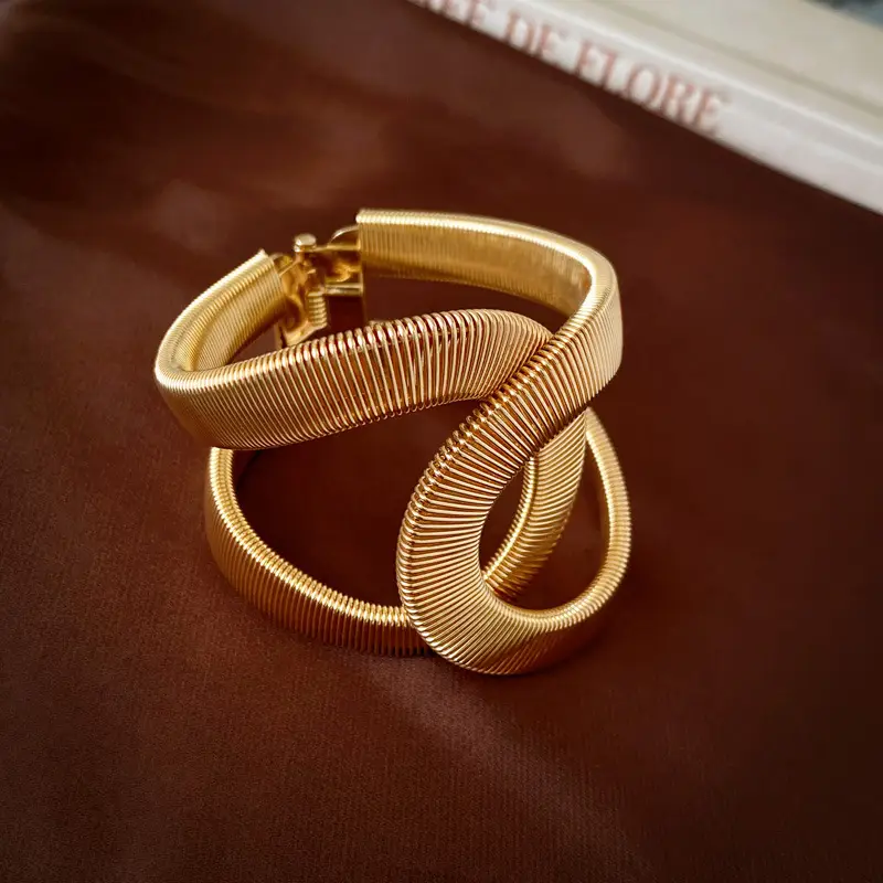 Europe and the United States cross-border metal flower bracelet exaggerated niche high sense bracelet arm ring design temperament jewelry wholesale