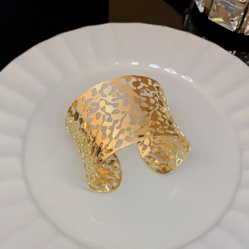 Europe and the United States cross-border metal flower bracelet exaggerated niche high sense bracelet arm ring design temperament jewelry wholesale — feature 10
