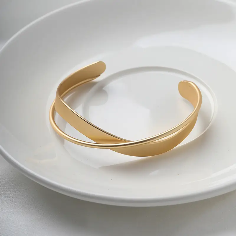 1# bracelet-dumb gold-cross
