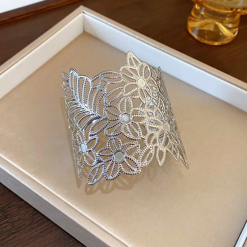 44# bracelet-silver-flowers