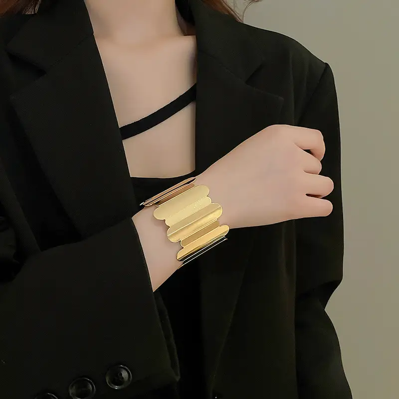 65# bracelet-gold-geometric