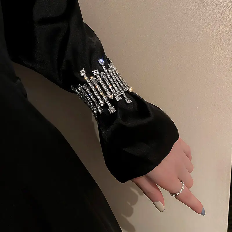 Europe and the United States cross-border metal flower bracelet exaggerated niche high sense bracelet arm ring design temperament jewelry wholesale