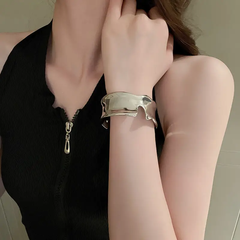 Europe and the United States cross-border metal flower bracelet exaggerated niche high sense bracelet arm ring design temperament jewelry wholesale