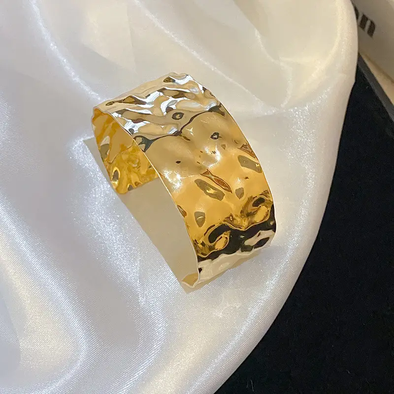 Europe and the United States cross-border metal flower bracelet exaggerated niche high sense bracelet arm ring design temperament jewelry wholesale