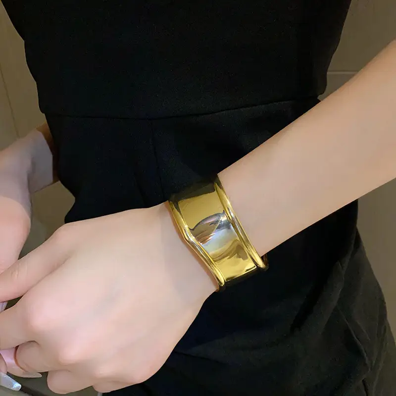 Europe and the United States cross-border metal flower bracelet exaggerated niche high sense bracelet arm ring design temperament jewelry wholesale