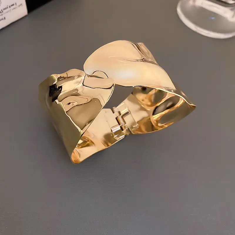 Europe and the United States cross-border metal flower bracelet exaggerated niche high sense bracelet arm ring design temperament jewelry wholesale