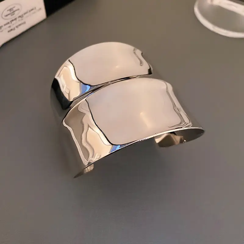 Europe and the United States cross-border metal flower bracelet exaggerated niche high sense bracelet arm ring design temperament jewelry wholesale