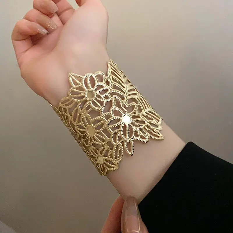 Europe and the United States cross-border metal flower bracelet exaggerated niche high sense bracelet arm ring design temperament jewelry wholesale