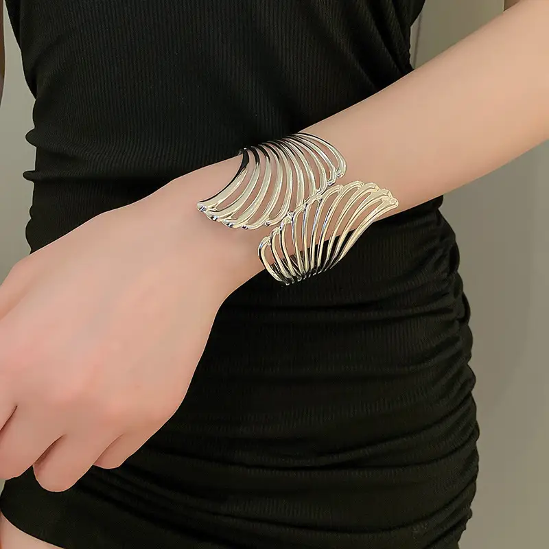 Europe and the United States cross-border metal flower bracelet exaggerated niche high sense bracelet arm ring design temperament jewelry wholesale