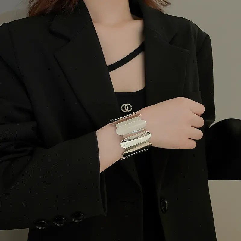 Europe and the United States cross-border metal flower bracelet exaggerated niche high sense bracelet arm ring design temperament jewelry wholesale