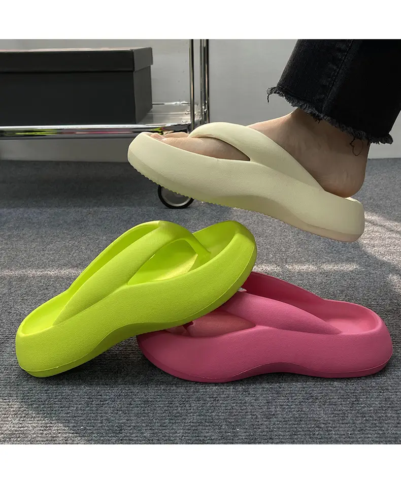 Thick-soled flip-flops ladies summer 2024 new shit-feeling non-slip flip-flops beach slippers women summer wear wholesale — feature 5