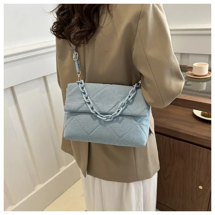 Black Quilted Chain Shoulder Bag for Women 2024 — feature 11