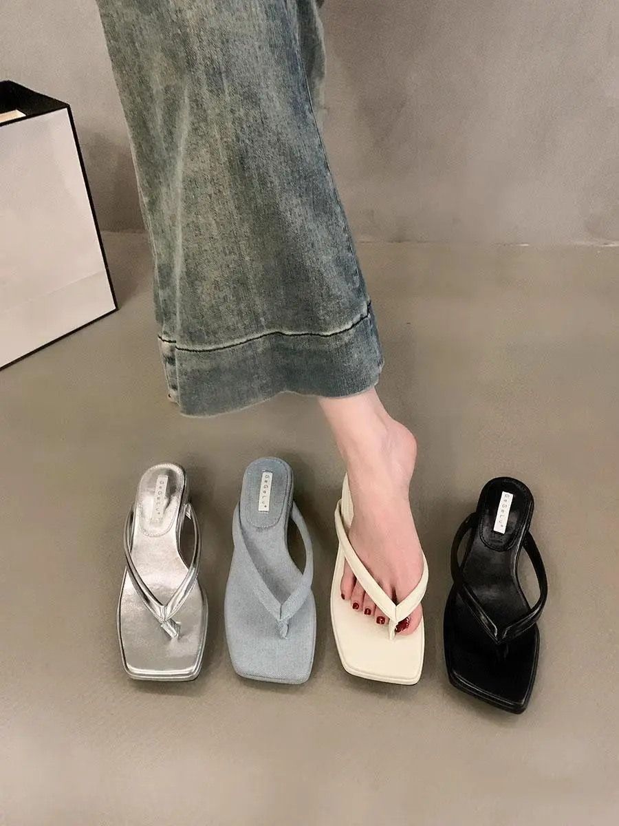 Flip-Flops for Women 2026 New Summer Fashion Thick-Heeled Flip-Flops for Outdoor Wear Silver Non-Slip Thick-Soled Beach Shoes — feature 5