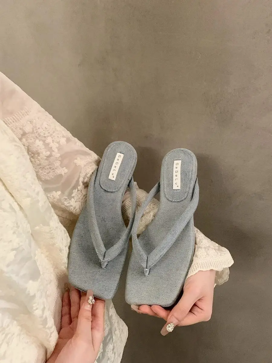 Flip-Flops for Women 2026 New Summer Fashion Thick-Heeled Flip-Flops for Outdoor Wear Silver Non-Slip Thick-Soled Beach Shoes — feature 9