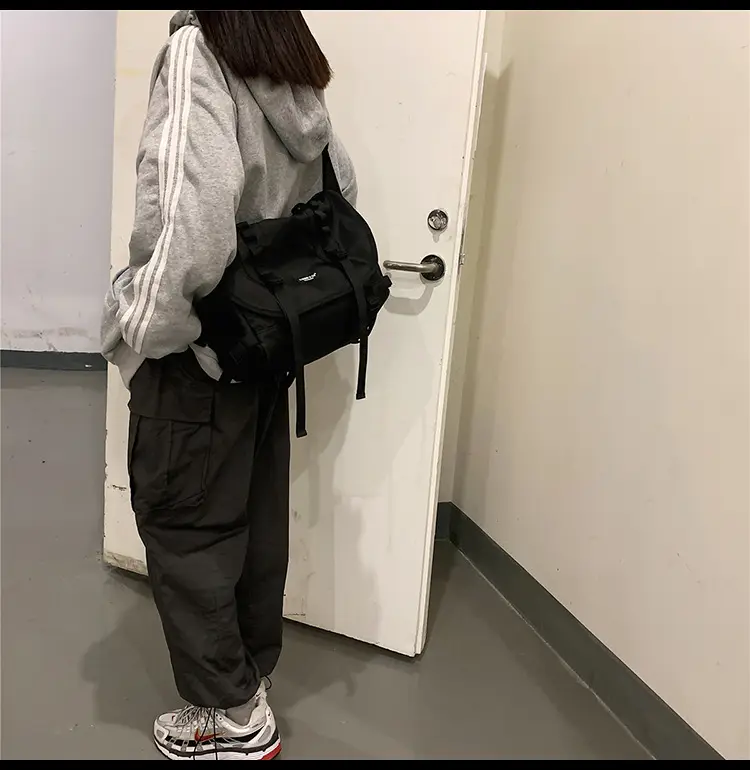 Men's Japanese Style Crossbody Bag Large Capacity Messenger Bag — feature 36