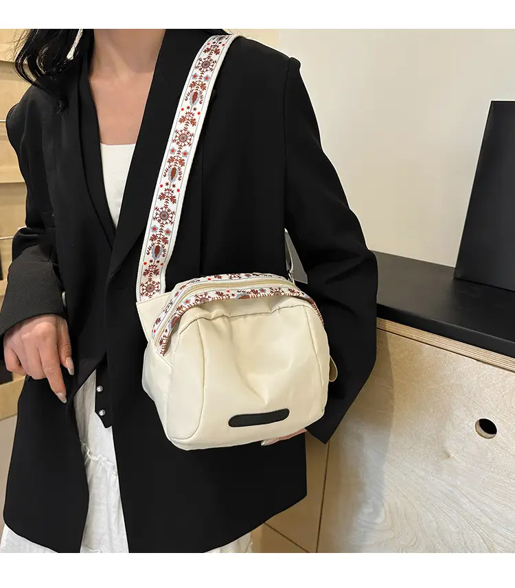 Waterproof Nylon Crossbody Bag Women 2024 New Large Capacity — feature 1