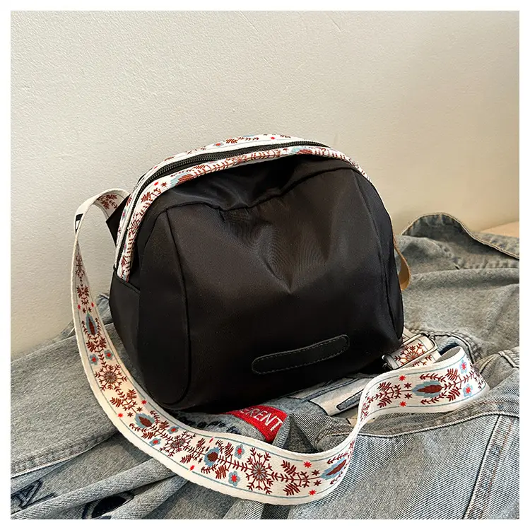 Waterproof Nylon Crossbody Bag Women 2024 New Large Capacity — feature 17