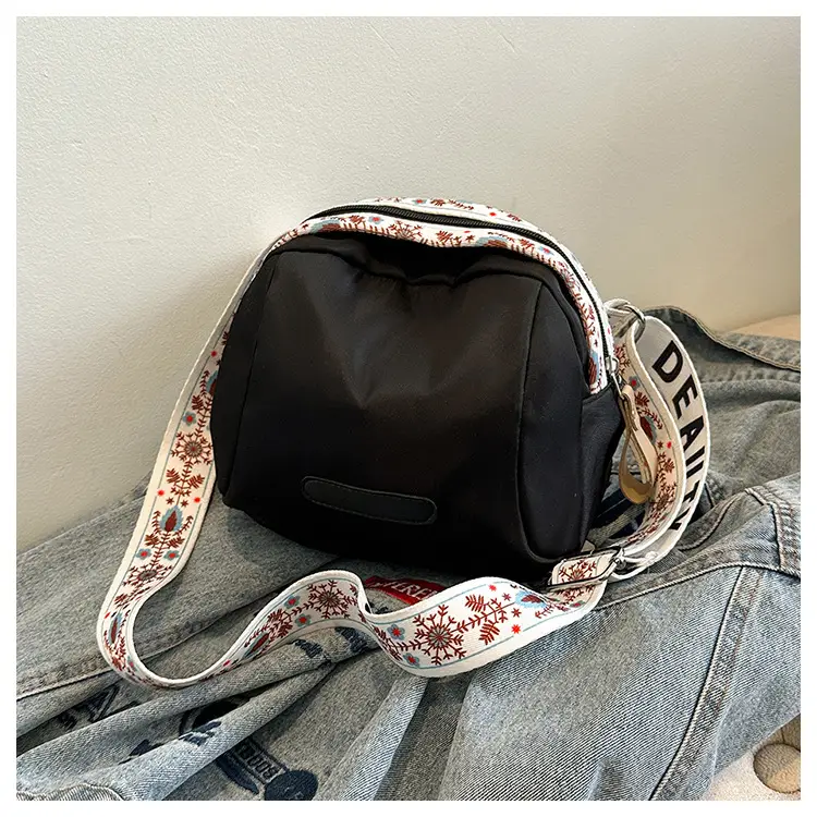 Waterproof Nylon Crossbody Bag Women 2024 New Large Capacity — feature 18